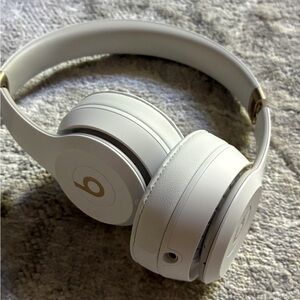 Beats Solo 4